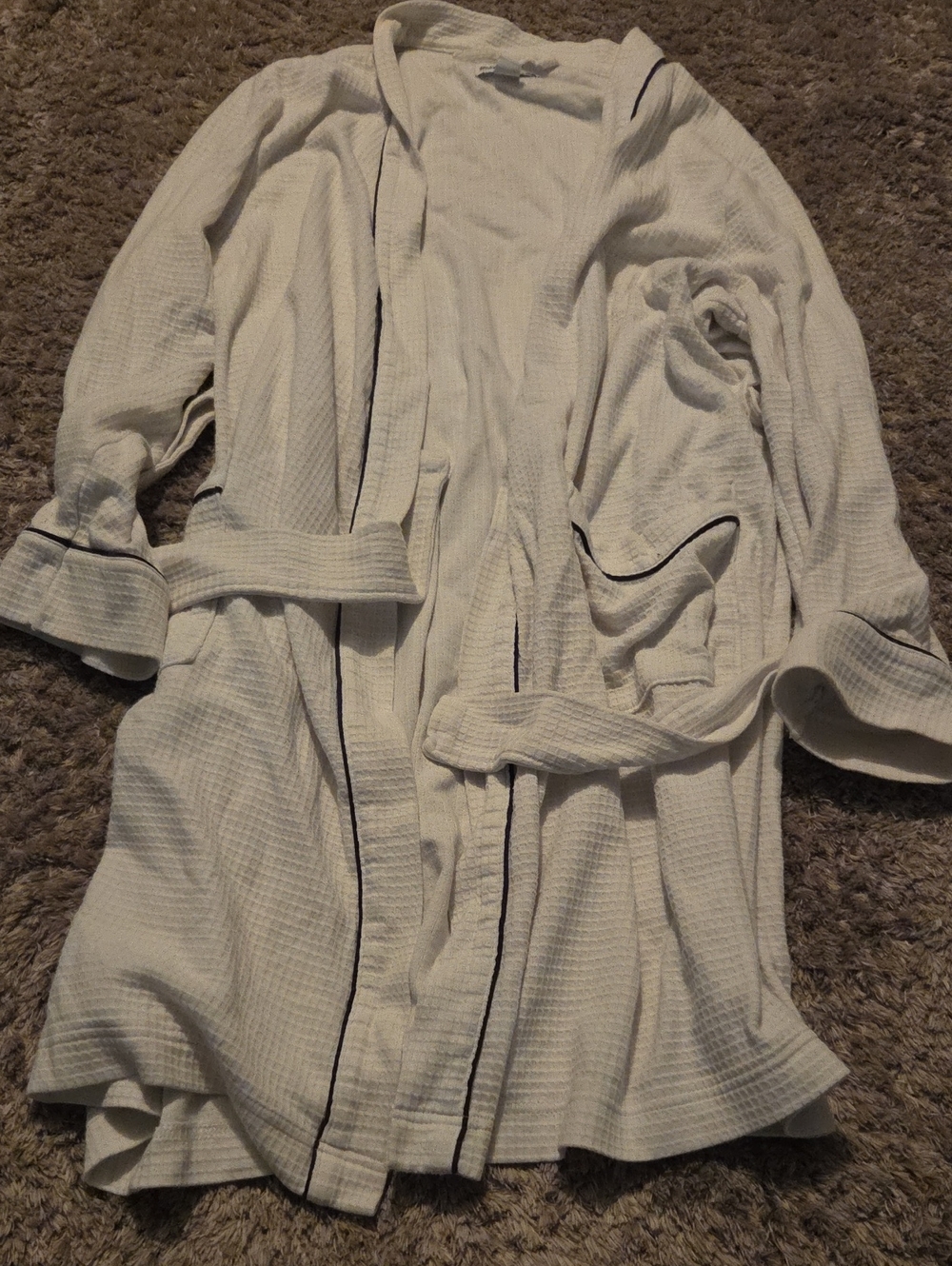 Amazon Essentials Women's White Robe with Black Trim